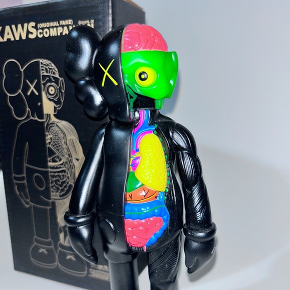 Kaws (Original Fake) - Picture 7 of 8